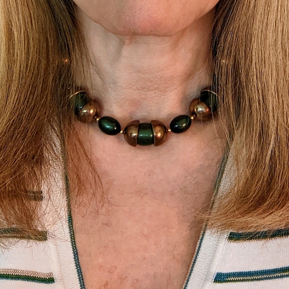 ❤️ Green/Copper Colored 15" Necklace, Post Earrings - Picture 3 of 5